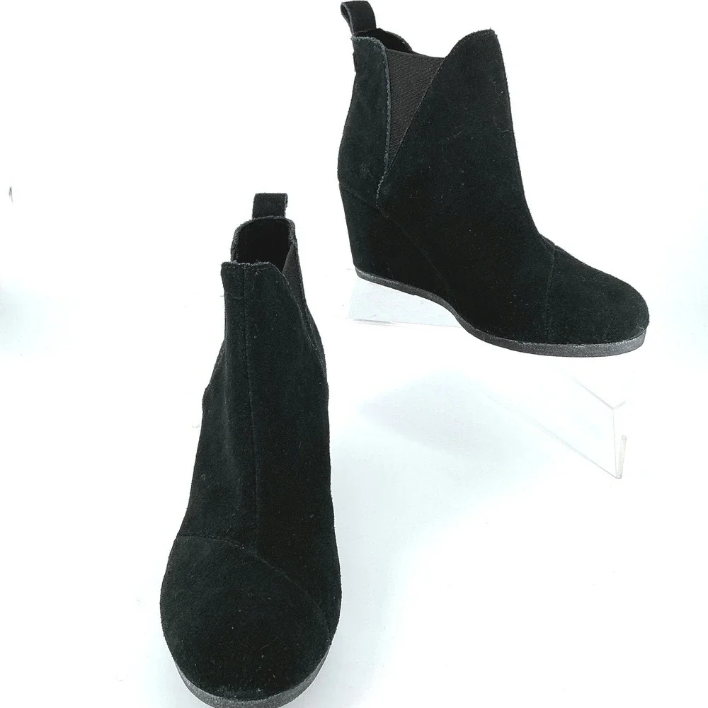 TOMS Size 9 Black Suede Wedge Ankle‎ Booties Round Toe Pull On Boots Leila